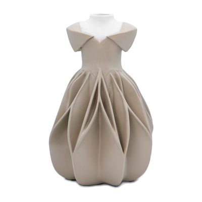Baci Milano Atelier Gisele Kırmızı Elbise Formunda İçi Cam Difüzör ve Vazo H. 21 cm