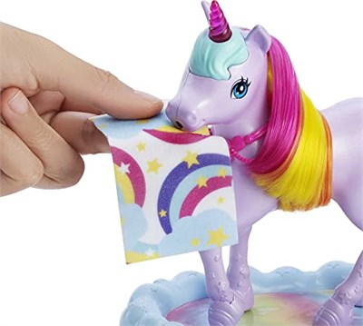 Barbie Dreamtopia Bebek ve Tek Boynuzlu At, renk değiştiren tuvaletiyle tek boynuzlu at ve 18 aksesuar, 3-7 yaş GTG01