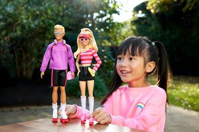 Barbie & Ken 65. Yıl 2li Parti Bebekler Barbie & Ken 65. Yıl 2li Parti Bebekler ve 6 aksesuarlı set, paten teması, 65. yıl dönümü HXK90