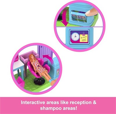 Barbie Mini BarbieLand koleksiyona uygun oyun seti, 4 cmlik bebek, aynalı kuaför tezgahı, şampuan bölümü ve hikaye anlatımına yönelik karşılama masası ile Kuaför Salonu, JCR32