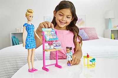 Barbie Okul Öncesi Öğretmen Bebek, Oyuncak