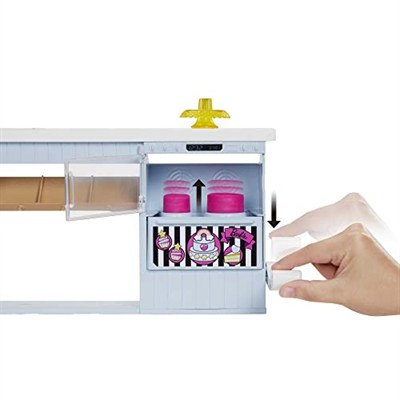 Barbie Pasta Dükkanı Oyun Seti ve Pembe Saçlı 30 cm Minyon Bebek, Fırın Standı, Pasta Yapma Özelliği, 20den Fazla Oyun Parçası, 3 Yaş ve Üzeri için (HGB73)