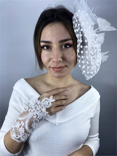 Beyaz Parmak Detaylı Gelin Eldiveni Ve Vualet Takımı
