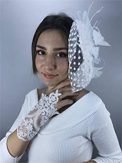 Beyaz Parmak Detaylı Gelin Eldiveni Ve Vualet Takımı