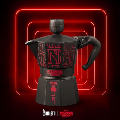 Bialetti - Moka Express Stranger Things: 3 Cups Ocak Üstü Espresso Pişirici, Müzikli, 130ml, Siyah, Patentli Güvenlik Valfi