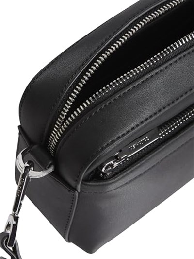 Calvin Klein CK MUST DBL STRAPS CAMERA BAG W Kadın Çanta, Siyah, Tek Beden