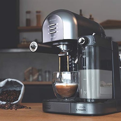 Cecotec Yarı Otomatik Kahve Makinesi Power-ccino 20 Chic Nera Serisi, Öğütülmüş Kahve ve Kapsül için 20 Bar, 0,7 L Süt Tankı, 1,7 L Su Tankı, Siyah