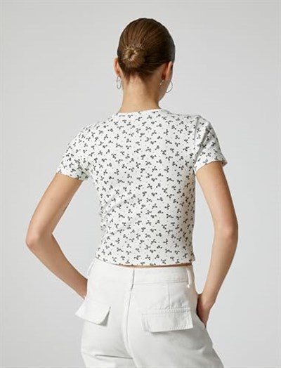 Crop Çiçekli Tişört Düğmeli V Yaka Ribanalı Slim Fit Kısa Kollu Pamuklu