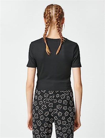 Crop Tshirt Kısa Kollu Bisiklet Yaka Metal Aksesuarlı