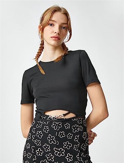 Crop Tshirt Kısa Kollu Bisiklet Yaka Metal Aksesuarlı