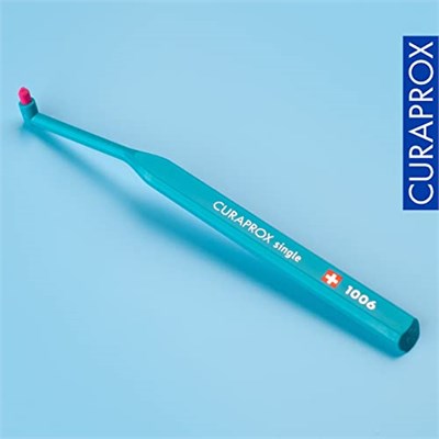 Curaprox 1006 diş fırçası, çeşitli renklerde