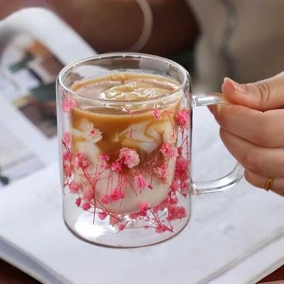 Deconox 300ml Çift Cidarlı Çiçekli Kupa – Isıya Dayanıklı Çift Katmanlı Cam Çay & Kahve Kupası | Şık ve Ergonomik Tasarım