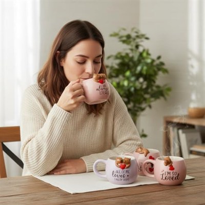 Deconox 3D Sarkan Capybara Figürlü Porselen Kupa - 420 ml Büyük Boy Kaliteli Porselen Bardak - 4 Farklı Modelden Biri (Sürpriz/Asorti) - Sevimli Hayvanlı Hediyelik Mug