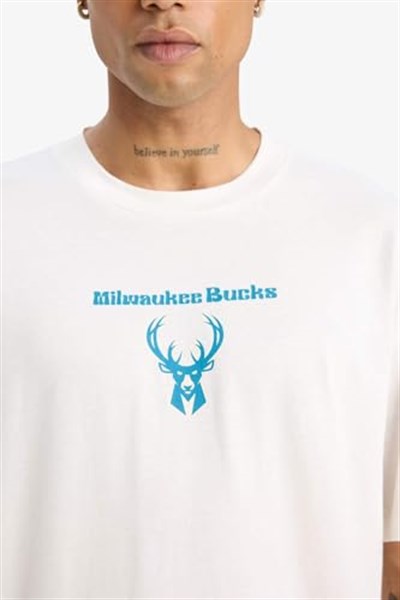 DeFacto Erkek DeFactoFit NBA Milwaukee Bucks Oversize Fit Bisiklet Yaka %100 Pamuk Tişört