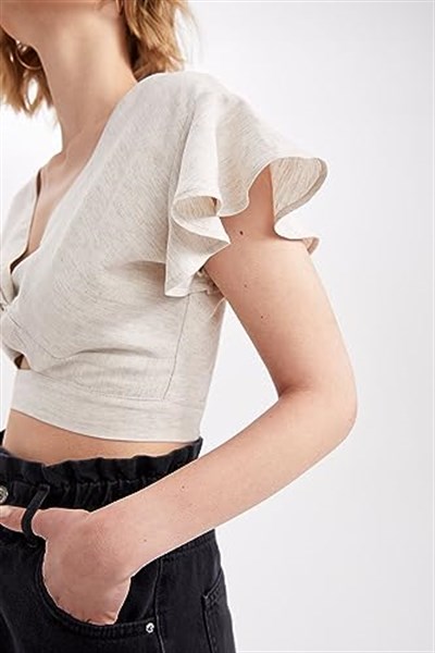 DeFacto Kadın Basic V Yaka Fırfırlı Kol Detaylı Keten Karışımlı Crop Bluz