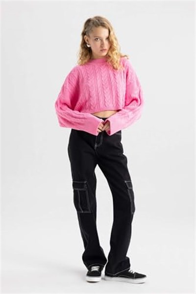 DeFacto Kadın Coool Relax Fit Örgü Desenli Kayık Yaka Crop Triko Kazak
