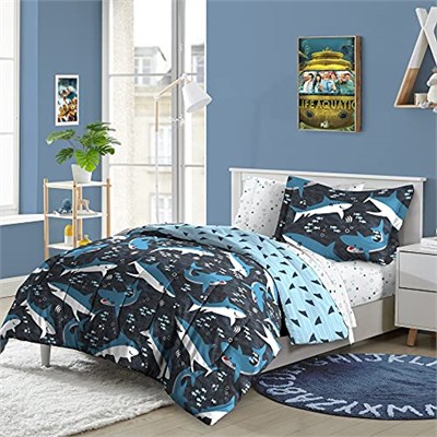 dream FACTORY Çocuk 5 Parça Tam Set Kolay Yıkama Süper Yumuşak Mikrofiber Yorgan Yatak Takımı, İkiz, Mavi Köpek Balıkları - Seçenekler: Full, Twin