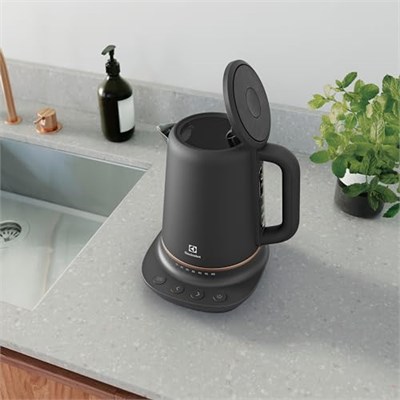 Electrolux E7K1-6BP Explore 7 Kettle | 2400W, 1.7L Kapasite, Kireç Filtresi, Otomatik Kapanma, Sıcaklık Ayarlı Kettle | Çay, Kahve ve Sıcak İçecek - Seçenekler: E7K1-6BP, E7GK1-8BP, E3K1-3ST, E5K1-6ST