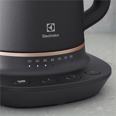 Electrolux E7K1-6BP Explore 7 Kettle | 2400W, 1.7L Kapasite, Kireç Filtresi, Otomatik Kapanma, Sıcaklık Ayarlı Kettle | Çay, Kahve ve Sıcak İçecek - Seçenekler: E7K1-6BP, E7GK1-8BP, E3K1-3ST, E5K1-6ST