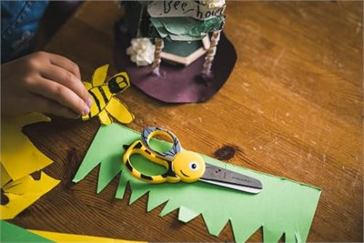 Fiskars Çocuk hayvan makası arı motifli, 4 yaşından itibaren, uzunluk: 13 cm, sağ ve sol elini kullananlar için, paslanmaz çelik bıçak/plastik saplar, sa - Seçenekler: Arı., Balık., Panda, Uğur böceği