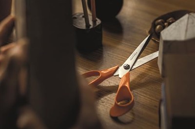 Fiskars üniversal makas, sağ elini kullananlar için, toplam uzunluk: 21 cm, kaliteli çelik/plastik, klasik, 1000815