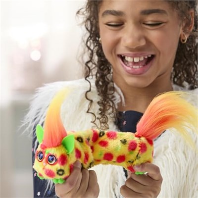 FURBY DJ Furblets Pepp-Oh-Roni Mini Elektronik Peluş Oyuncak, Komik Gerilebilir Ses Efektleri ve Müzik, Furbish, Pizza Renkleri Konuşuyor