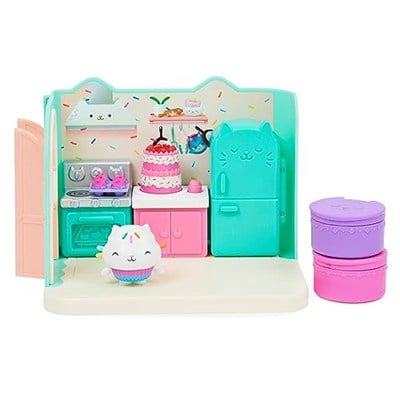 GabbyS Dollhouse Lüks Oda, Bakey With Cakey, Kuchi ile Mutfak (İngilizce Cakey), 3 Mobilya Parçalı ve Aksesuar Parçalı 2 Sürpriz Kutulu