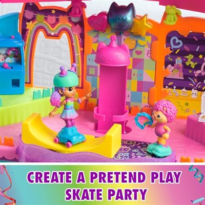 Gabbys Dollhouse, parti odası oyun seti, Gabby ve Marty figürlü kaykay parkı çatı katı odası, mobilya ve aksesuarlar, 3 yaş ve üzeri