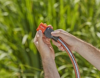 Gardena Profesyonel sistem hortum parçası: Hızlı bağlantılı hortum başlangıcı, yüksek tutuş gücü için sıkıştırma somunu, 19 mm (3/4 inç) hortumlar için uygundur (2817-20)