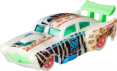 Hot Wheels Monster Trucks Karanlıkta Parlayan Araçlar Paketi Hot Wheels Monster Trucks Karanlıkta Parlayan Araçlar Paketi 5 adet Monster Trucks aracı ve 5 adet araba içeren çoklu paket HCB57