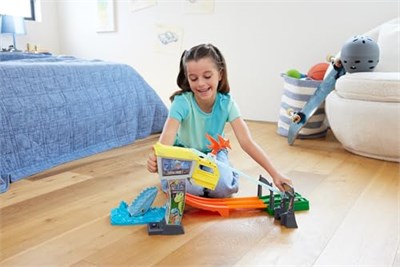 Hot Wheels Racerverse Jurassic Pist Seti Hot Wheels Racerverse Jurassic Pist Seti ve 2 oyuncak metal araç HTP12