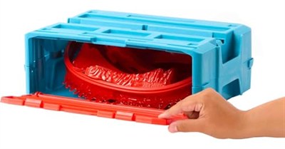 Hot Wheels Track Builder Alev Temalı Akrobasi Seti ve 1 adet araba, birleştirilebilir oyuncak saklama kutusunda 16 adet pist oluşturma ve akrobasi parçası, HMC04