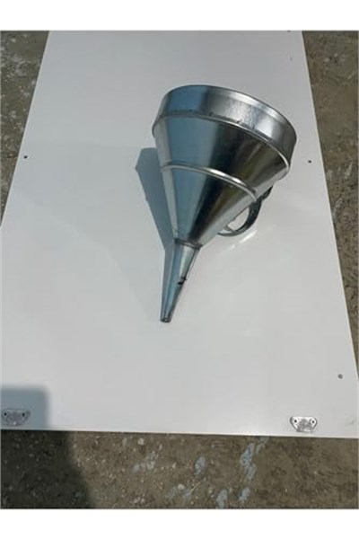 Huni Mazot,benzin, Yağ Aktarma Metal Süzgeçli 23 Cm Süzgeç Su Geçirmez Özelliktedir.
