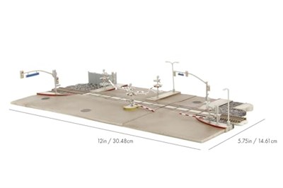 Jada Toys Hızlı ve Öfkeli Tren Sahnesi - Diorama 2 Nano Model Araba (Dodge Charger ve Toyota Supra), Tren ve Hızlı ve Öfkeli Filminin Final Yarış Sahnesi için Aksesuarlar Dahil, 8 Yaş ve Üzeri
