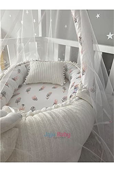 Jaju Baby Beyaz Örgü Pike Kumaş ve Tüy Desen Kumaş Ponponlu Babynest Oyuncak Aparat ve Tül Set