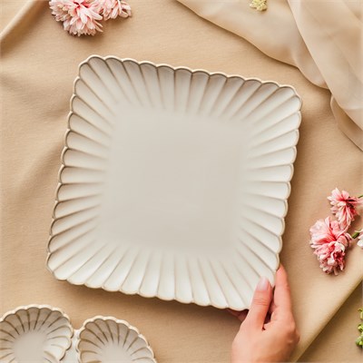 Karaca Daisy Kare Servis Tabağı 25,5 cm