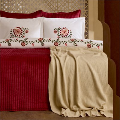 Karaca Home Lorea Çift Kişilik Nakışlı Winter Set