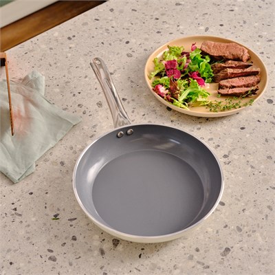 Karaca Swiss Crystal Creamy Metal Tava 22 cm