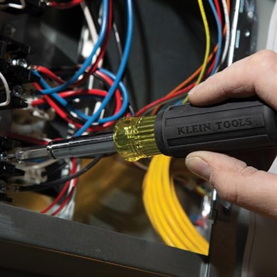 Klein Tools 32500MAG manyetik çok amaçlı tornavida/lokma anahtar, 11i 1 arada çok amaçlı alet, 8 uç, 3 lokma anahtar boyutu, dolgulu sap