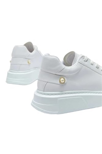 Kotan Kadın Beyaz Bağcıklı Inci Detaylı Kalın Taban Günlük Spor Sneaker Ayakkabı | Yuvarlak Burunlu | Lüks Tasarım | Rahat ve Şık | Dayanıklı | Uzun Süre Şeklini Korur
