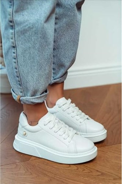 Kotan Kadın Beyaz Bağcıklı Inci Detaylı Kalın Taban Günlük Spor Sneaker Ayakkabı | Yuvarlak Burunlu | Lüks Tasarım | Rahat ve Şık | Dayanıklı | Uzun Süre Şeklini Korur