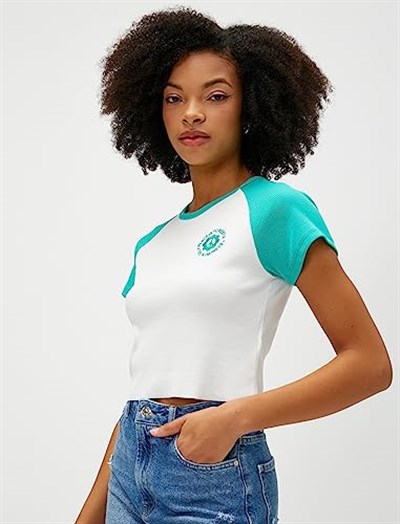 Koton Crop Tişört Nakışlı Kısa Kollu Bisiklet Yaka Tişört Kadın