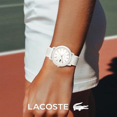 Lacoste Lacoste.12.12den Erkekler veya Kadınlar için Analog Kuvars Saat. Koleksiyon, Petit Piqué Dokulu şık Silikon bileklik içerir