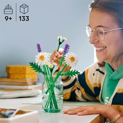 LEGO Botanicals Papatyalar 11508-3 Büyük Papatya, 2 Küçük Papatya Dalı, 3 Lavanta ve Yeşil Dallar İçeren Sevgililer Gününe Özel Yapay Çiçek Buketi Yapım Seti (133 Parça)