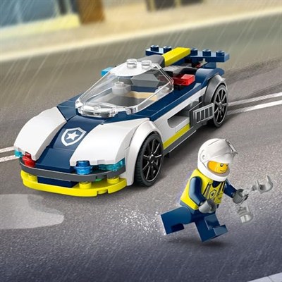 LEGO City Polis Arabası ve Spor Araba Takibi 60415-6 Yaş ve Üzeri Çocuklar için Polis Minifigürü İçeren Yaratıcı Oyuncak Yapım Seti (213 Parça)