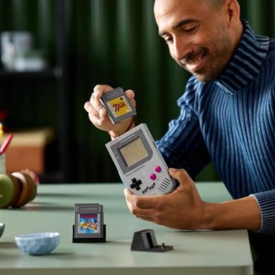LEGO Game Boy 72046 – Yetişkin Nintendo Hayranları için Gerçeğe Yakın Taşınabilir Oyun Konsolu Replikası, Koleksiyonluk ve Yaratıcı Model Yapım Seti, Dekoratif Hediye Fikri (421 Parça)
