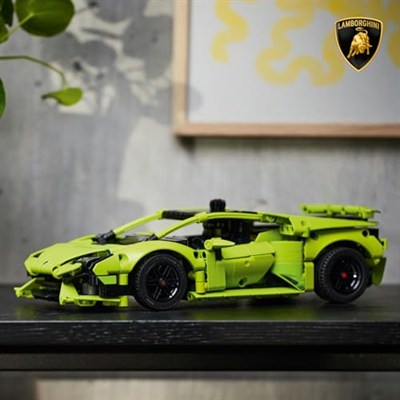 LEGO Technic Lamborghini Huracán Tecnica 42161 – 9 Yaş ve Üzeri Araba Tutkunu Çocuklar için Yapılabilir Süper Spor Araba, Araç Modeli Severler için Hediye Fikri (806 Parça)