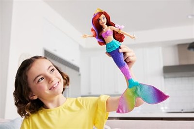 Mattel Disney Prensesi Yüzen ve Renk Değiştiren Ariel Bebek Disney prensesi oyuncakları, yüzen deniz kızı Ariel bebek HPD43
