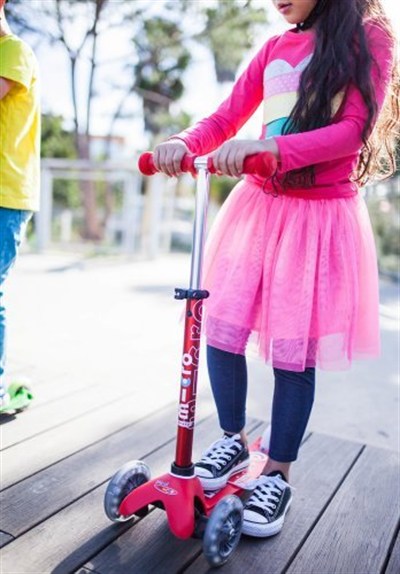 Micro Scooter Mini Micro Deluxe Red (Led) Mini Micro Deluxe Red Scooter, Çocuklar, Kırmızı, 2-5 yaş