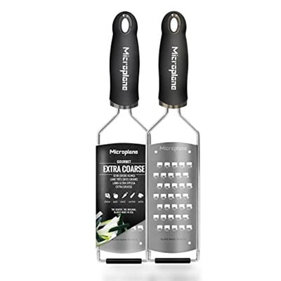 Microplane mutfak rendesi çok kaba patates, kabak, havuç, elma, lahana ve peynir için paslanmaz çelik bıçaklı, siyah renkte, ABDde üretilmiştir